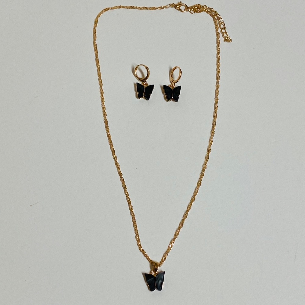 🔥3/$25🔥3 Piece Butterfly Charm Necklace Set - Picture 2 of 8